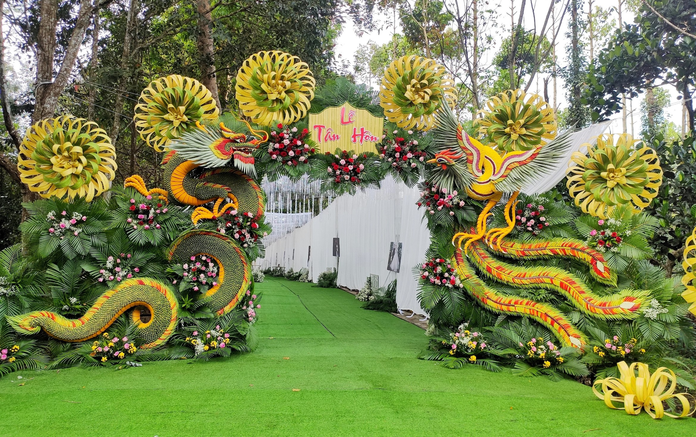 Cổng cưới miền tây